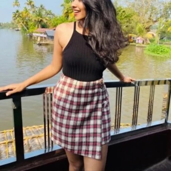 Checkered Button wrap skirt - Picture 4 of 7